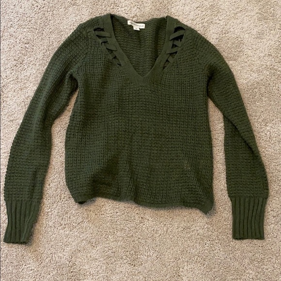 green sweater - Picture 1 of 1